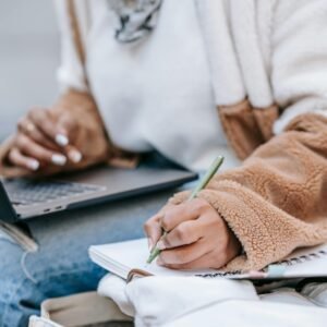 the Difference Between SEO and Content Writing Explained" 3 difference between SEO and content writing,