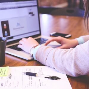the Difference Between SEO and Content Writing Explained" 2 difference between SEO and content writing,